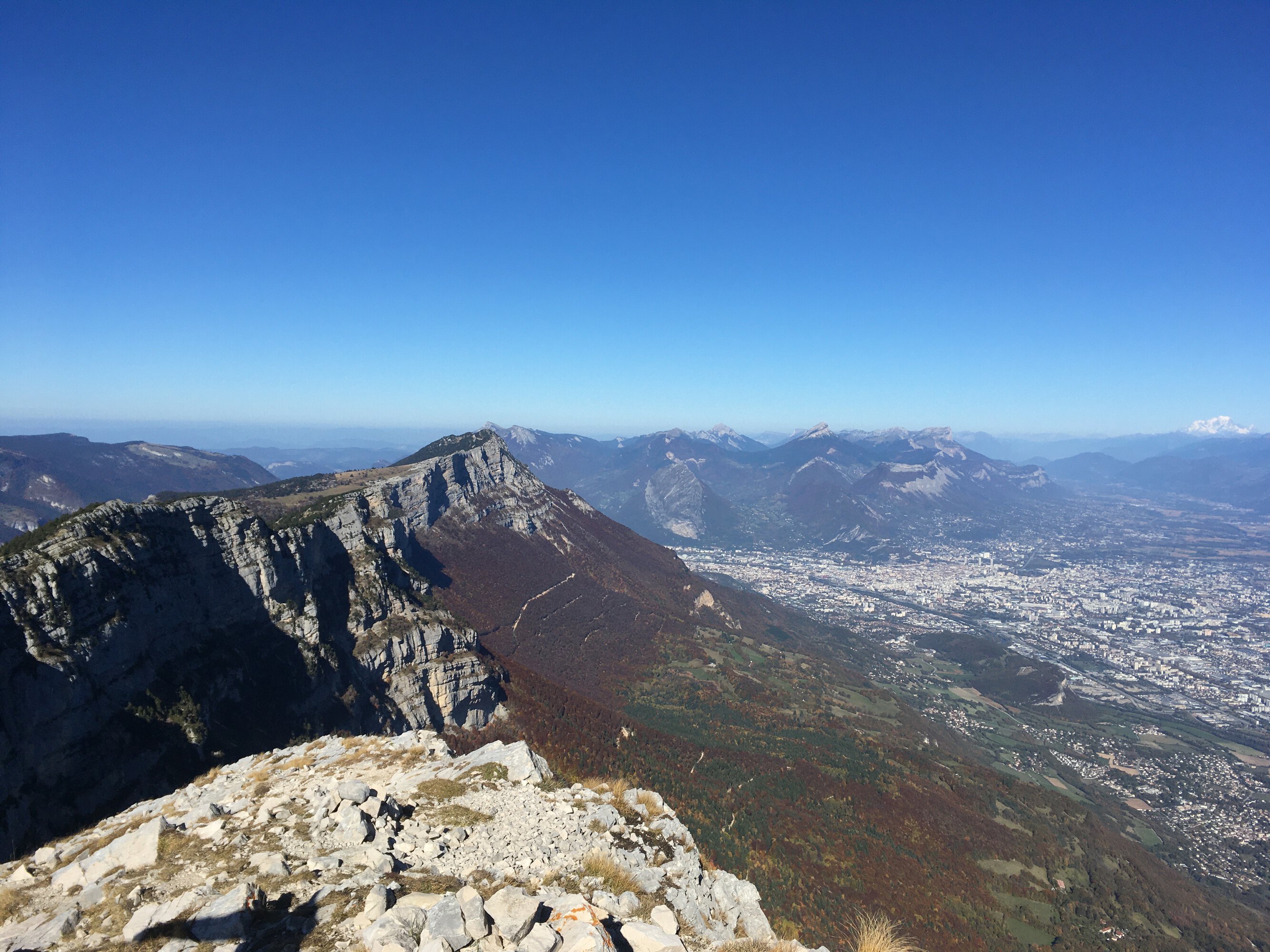 La crête, le Grand cheval blanc et la vallée de Grenoble (vers le Nord)